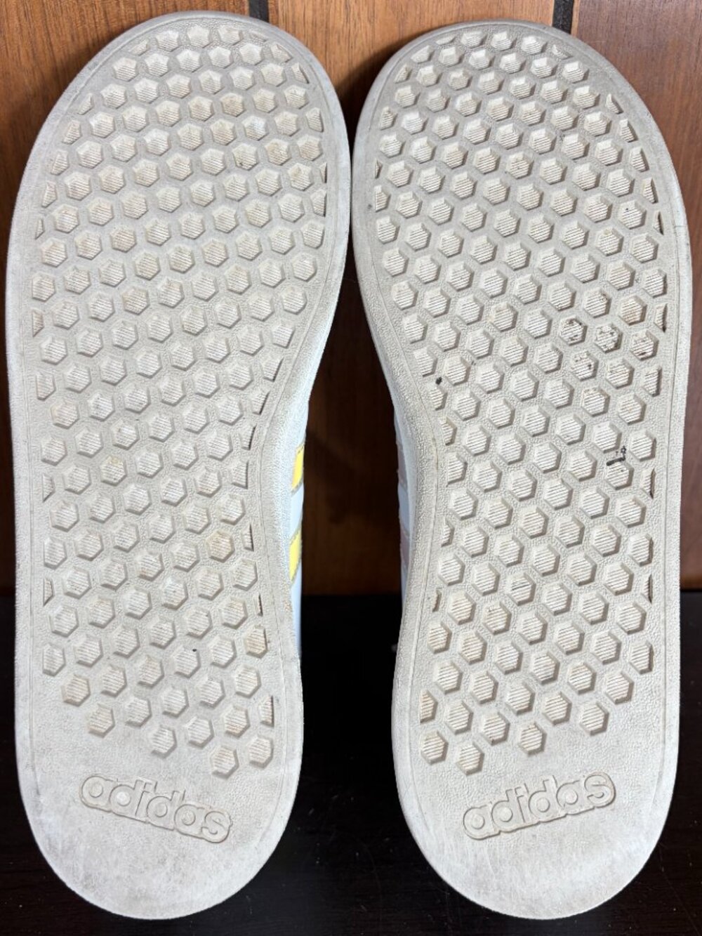 Adidas Grand Court 2.0 White w/ Iridescent Pink Stripes Womens Sz 8.5 Mens 6.5 - Picture 7 of 9